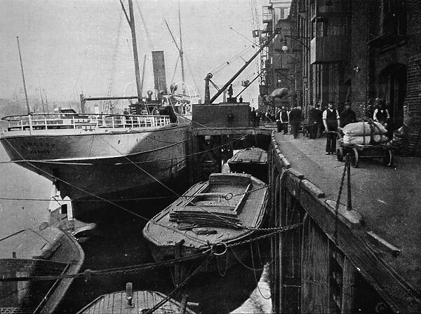 Cottons Wharf, Tooley Street, London, c1900 (1901)
