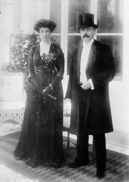 Framed Print : Count & Countess Lonyay, 1913. Creator: Bain News Service Framed Print : Count & Countess Lonyay, 1913. Creator: Bain News Service