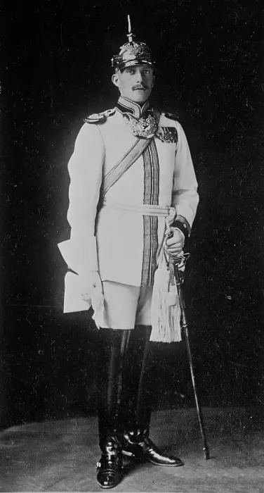 Framed Print : Count Hermann von Scherr-Thoss, in uniform, E. Waldleben, Breslau, 1916. Creator: Bain News Service Framed Print : Count Hermann von Scherr-Thoss, in uniform, E. Waldleben, Breslau, 1916. Creator: Bain News Service
