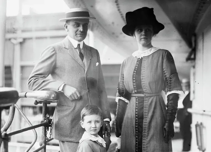 Framed Print : Count Moltke, wife and child, between c1910 and c1915. Creator: Bain News Service Framed Print : Count Moltke, wife and child, between c1910 and c1915. Creator: Bain News Service