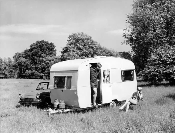 Framed Print : Couple on holiday with their 1963 Sprite Alpine caravan, (c1963?)