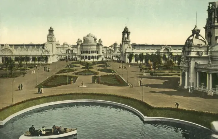 Framed Print : Court of Arts, Coronation Exhibition, London, 1911. Creator: Unknown Framed Print : Court of Arts, Coronation Exhibition, London, 1911. Creator: Unknown