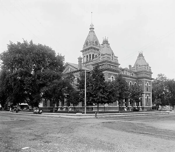 Court House at Pontiac, Ill. between 1880 and 1901. Creator: Unknown