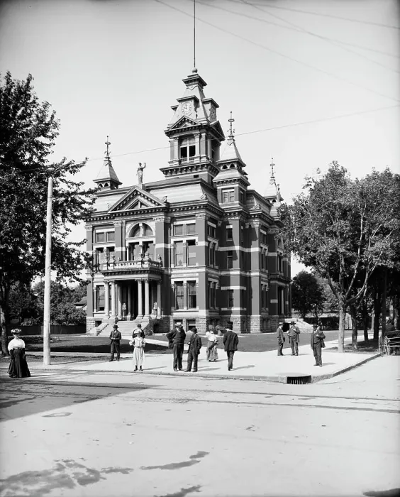 Framed Print : Court house, Saginaw, Mich. c1908. Creator: Unknown Framed Print : Court house, Saginaw, Mich. c1908. Creator: Unknown