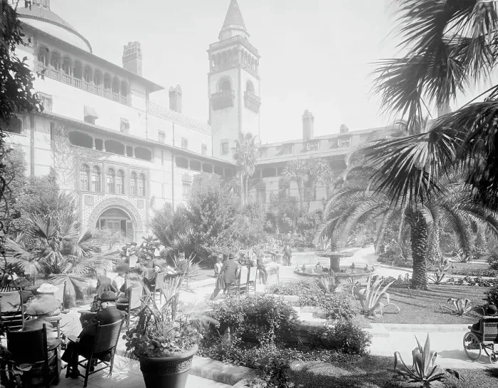 Framed Print : Court of the Ponce de Leon, St. Augustine, Fla. between 1900 and 1920. Creator: Unknown Framed Print : Court of the Ponce de Leon, St. Augustine, Fla. between 1900 and 1920. Creator: Unknown