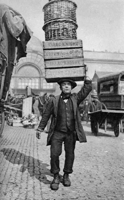Framed Print : A Covent Garden market porter, London, c1922 Framed Print : A Covent Garden market porter, London, c1922