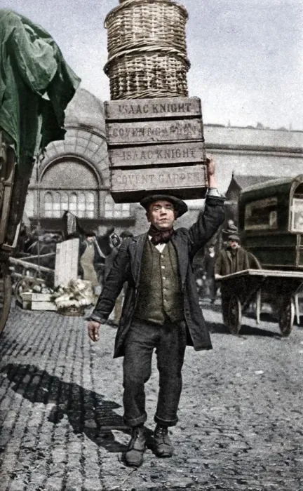 Framed Print : A Covent Garden market porter, London, c1922 Framed Print : A Covent Garden market porter, London, c1922