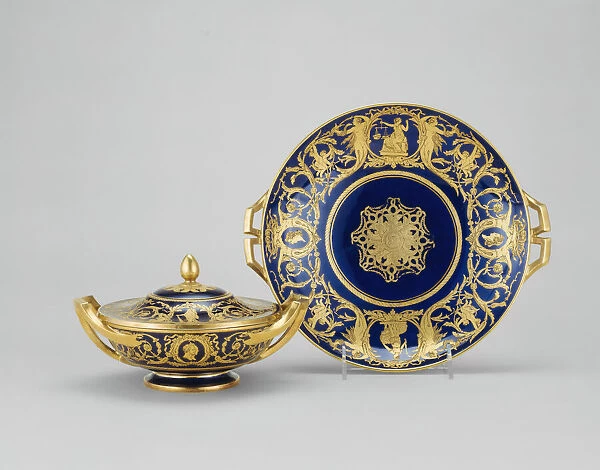 Covered Bowl and Stand (Ecuelle de la toilette), Sevres, 1784