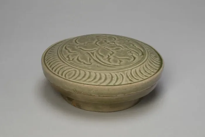 Framed Print : Covered Box with Peony Blossom, Tang dynasty (618-907), 9th century. Creator: Unknown Framed Print : Covered Box with Peony Blossom, Tang dynasty (618-907), 9th century. Creator: Unknown