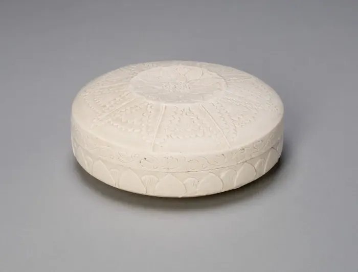Framed Print : Covered Circular Box with Floral Medallion, Serrated Leaves, and Lotus Petals Framed Print : Covered Circular Box with Floral Medallion, Serrated Leaves, and Lotus Petals