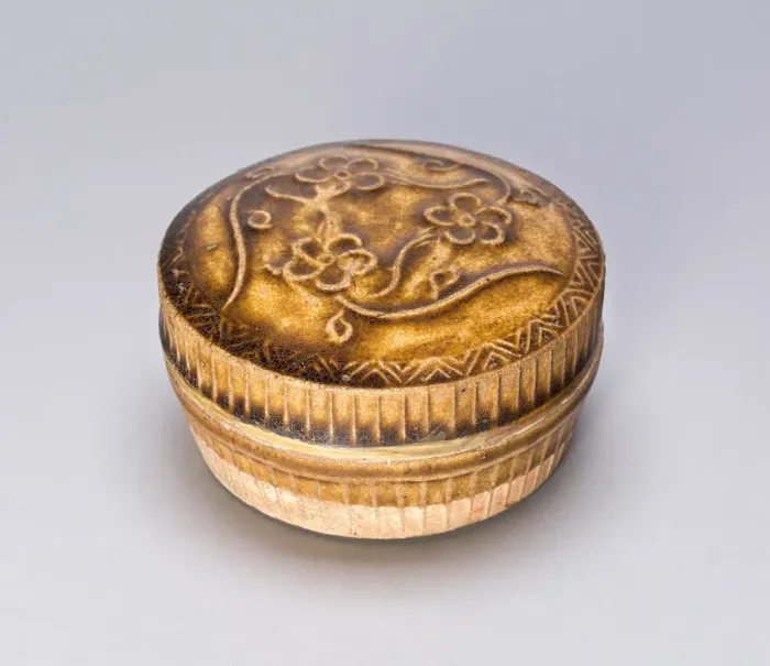 Framed Print : Covered Cosmetic Box with Floret Scrolls, Song (960-1279) or Yuan dynasty, c. 12th / 13th century. Creator: Unknown