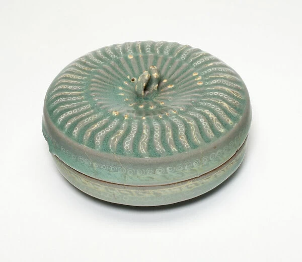 Covered Cosmetic Box in the Form of Chrysanthemum Flower, Korea, Goryeo dynasty