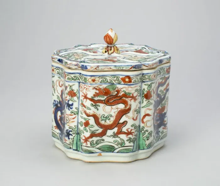 Framed Print : Covered Hexagonal Lobed Jar with Dragons Chasing a... Ming dynasty, Wanli reign Framed Print : Covered Hexagonal Lobed Jar with Dragons Chasing a... Ming dynasty, Wanli reign