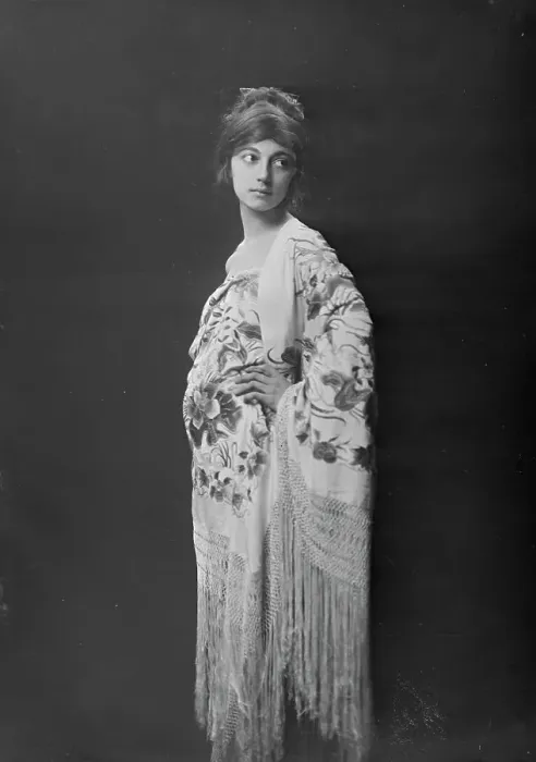 Framed Print : Cowan, Rosamonde, Miss (Rose Rolanda, Mrs. Miguel C.), portrait photograph, between 1915 and 1919. Creator: Arnold Genthe Framed Print : Cowan, Rosamonde, Miss (Rose Rolanda, Mrs. Miguel C.), portrait photograph, between 1915 and 1919. Creator: Arnold Genthe