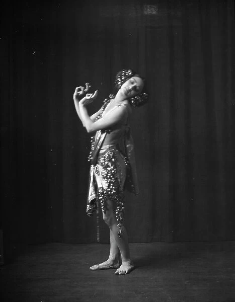Cowan, Rosamonde, Miss (Rose Rolanda ; Mrs. Miguel C.), 1921 Mar. 1. Creator: Arnold Genthe