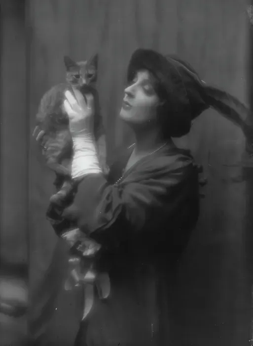 Framed Print : Cowl, Jane, Miss, with Buzzer the cat, portrait photograph, between 1912 and 1914. Creator: Arnold Genthe Framed Print : Cowl, Jane, Miss, with Buzzer the cat, portrait photograph, between 1912 and 1914. Creator: Arnold Genthe