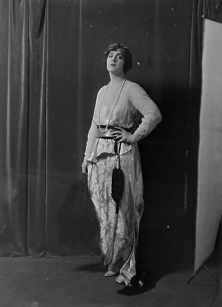 Cowl, Jane, Miss, portrait photograph, 1918 Oct. 14. Creator: Arnold Genthe