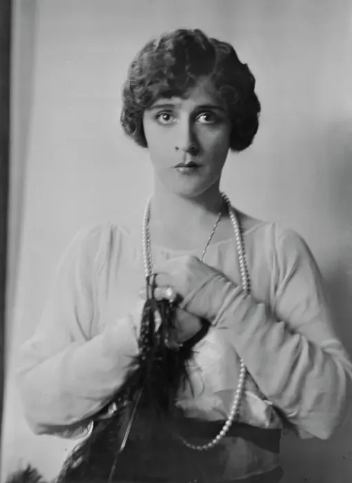 Framed Print : Cowl, Jane, Miss, portrait photograph, 1918 Oct. 14. Creator: Arnold Genthe Framed Print : Cowl, Jane, Miss, portrait photograph, 1918 Oct. 14. Creator: Arnold Genthe