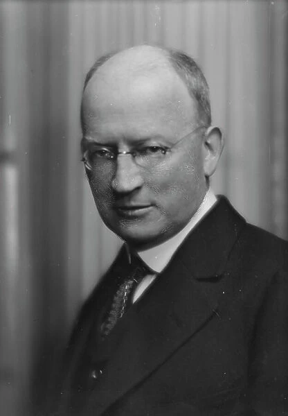 Cowles, Paul, Mr. portrait photograph, 1915. Creator: Arnold Genthe