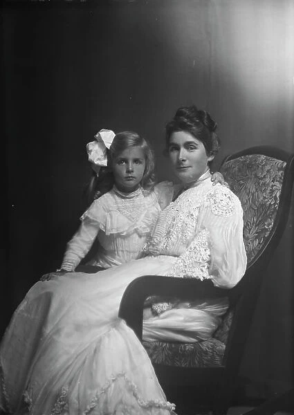 Coxhead girl and mother, portrait photograph, 1906 Dec. 2. Creator: Arnold Genthe