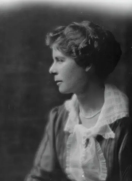 Framed Print : Cramer, Elizabeth, Miss, portrait photograph, 1915. Creator: Arnold Genthe Framed Print : Cramer, Elizabeth, Miss, portrait photograph, 1915. Creator: Arnold Genthe