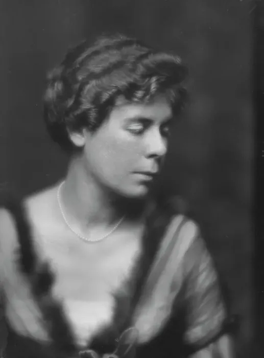 Framed Print : Cramer, Elizabeth, Miss, portrait photograph, 1915. Creator: Arnold Genthe Framed Print : Cramer, Elizabeth, Miss, portrait photograph, 1915. Creator: Arnold Genthe