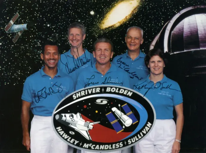 Framed Print : The crew of Space Shuttle Mission STS-31, 1990. Artist: NASA Framed Print : The crew of Space Shuttle Mission STS-31, 1990. Artist: NASA