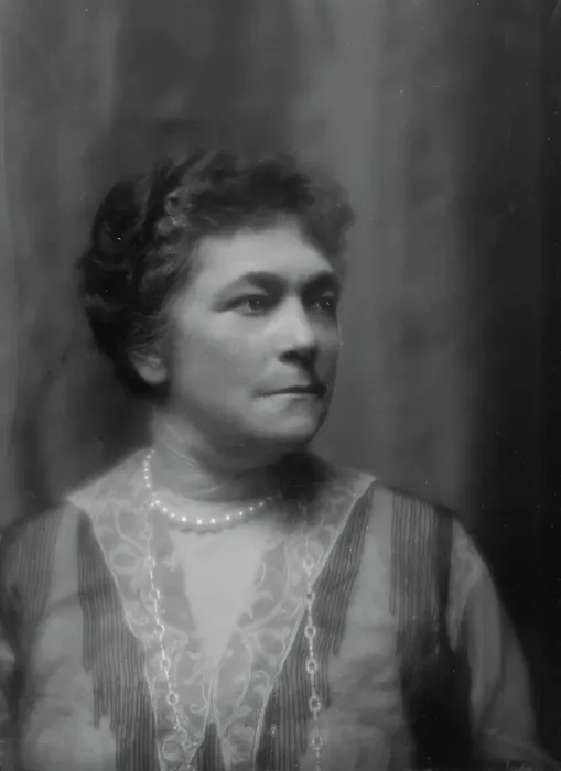 Framed Print : Crocker, W.H. Mrs. portrait photograph, 1913. Creator: Arnold Genthe Framed Print : Crocker, W.H. Mrs. portrait photograph, 1913. Creator: Arnold Genthe