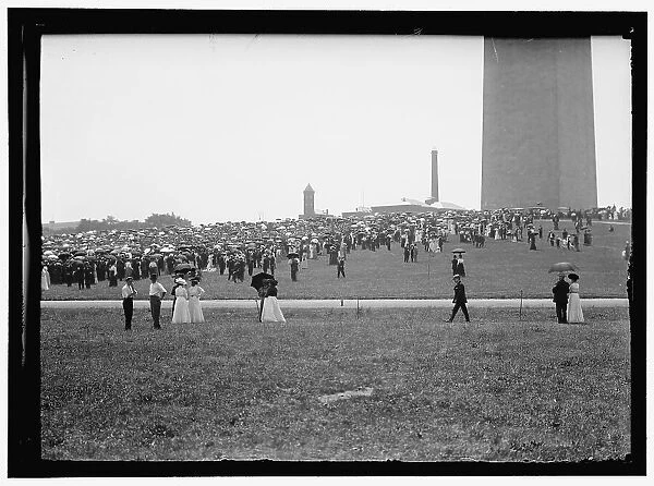 Crowd at base of Washington Monument, Washington, D.C. between 1909 and 1923. Creator: Harris & Ewing. Crowd at base of Washington Monument, Washington, D.C. between 1909 and 1923. Creator: Harris & Ewing