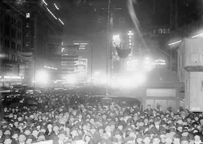 Framed Print : Crowd- Election Night - N.Y. 1913. Creator: Bain News Service Framed Print : Crowd- Election Night - N.Y. 1913. Creator: Bain News Service