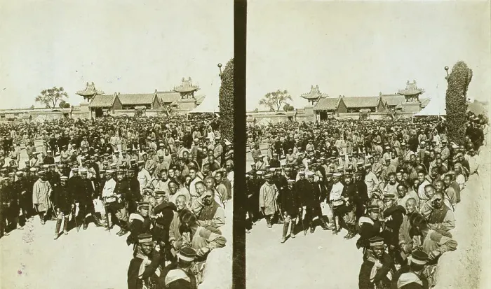 Framed Print : A crowd of Japanese soldiers; Chinese coolies in right foreground, Manchuria, c1905. Creator: Underwood & Underwood. A crowd of Japanese soldiers; Chinese coolies in right foreground, Manchuria, c1905. Creator: Underwood & Underwood Framed Print : A crowd of Japanese soldiers; Chinese coolies in right foreground, Manchuria, c1905. Creator: Underwood & Underwood. A crowd of Japanese soldiers; Chinese coolies in right foreground, Manchuria, c1905. Creator: Underwood & Underwood