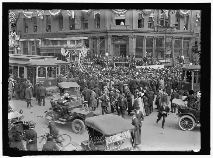 Framed Print : Crowd and Trolley cars at corner of Pennsylvania Ave. and 15th Street, N.W... between 1913 and 1917 Creator: Harris & Ewing. Crowd and Trolley cars at corner of Pennsylvania Ave Framed Print : Crowd and Trolley cars at corner of Pennsylvania Ave. and 15th Street, N.W... between 1913 and 1917 Creator: Harris & Ewing. Crowd and Trolley cars at corner of Pennsylvania Ave