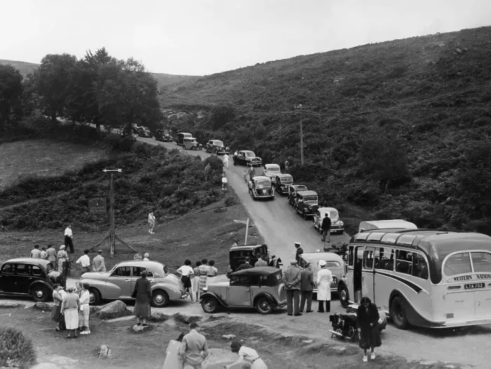 Framed Print : Crowded road at Dartmeet, Devon, c1951 Framed Print : Crowded road at Dartmeet, Devon, c1951