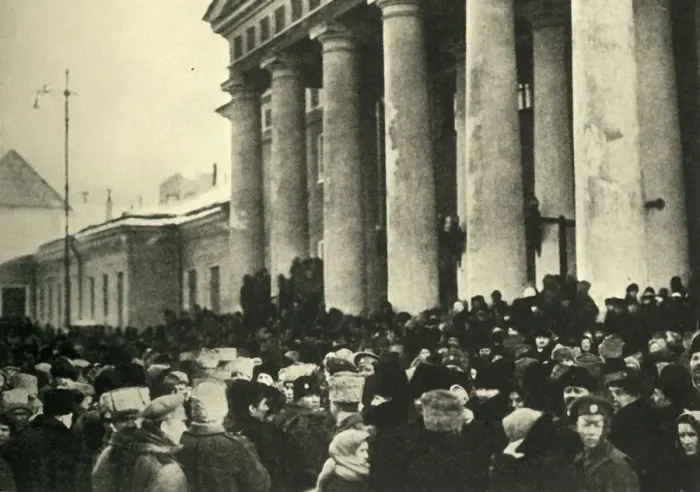 Framed Print : Crowds in front of the Duma, Petrograd, Russia, 1917, (c1920). Creator: Unknown Framed Print : Crowds in front of the Duma, Petrograd, Russia, 1917, (c1920). Creator: Unknown