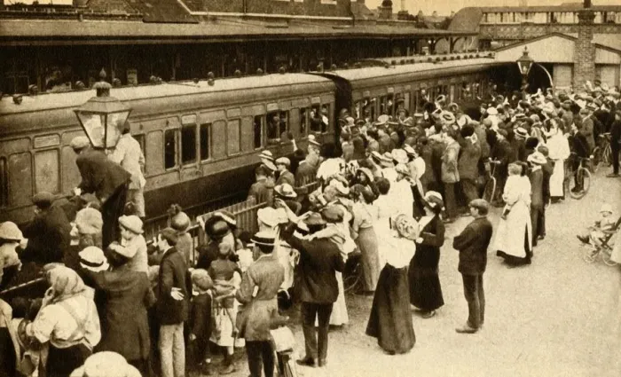 Framed Print : Crowds waving off troops leaving to fight in the First World, War, Britain, 1914, (1933) Framed Print : Crowds waving off troops leaving to fight in the First World, War, Britain, 1914, (1933)