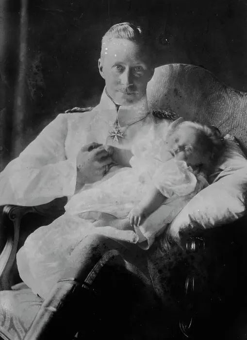 Framed Print : Crown Prince of Germ. [i.e. Germany] & daughter, 1916. Creator: Bain News Service