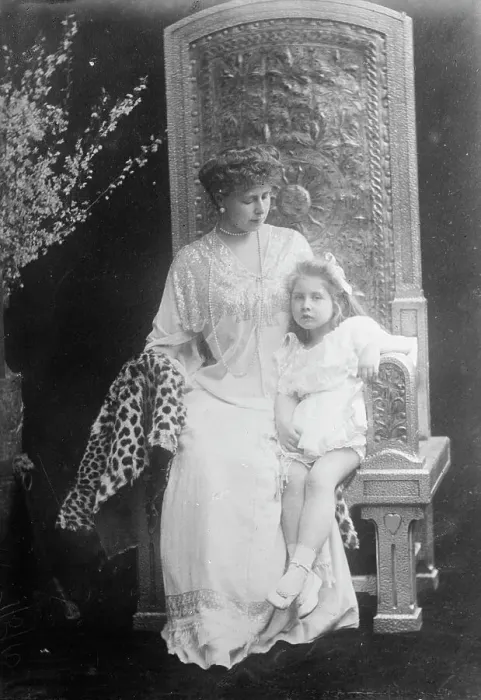 Framed Print : Crown Princess of Roumania seated with her daughter, 1910. Creator: Bain News Service Framed Print : Crown Princess of Roumania seated with her daughter, 1910. Creator: Bain News Service