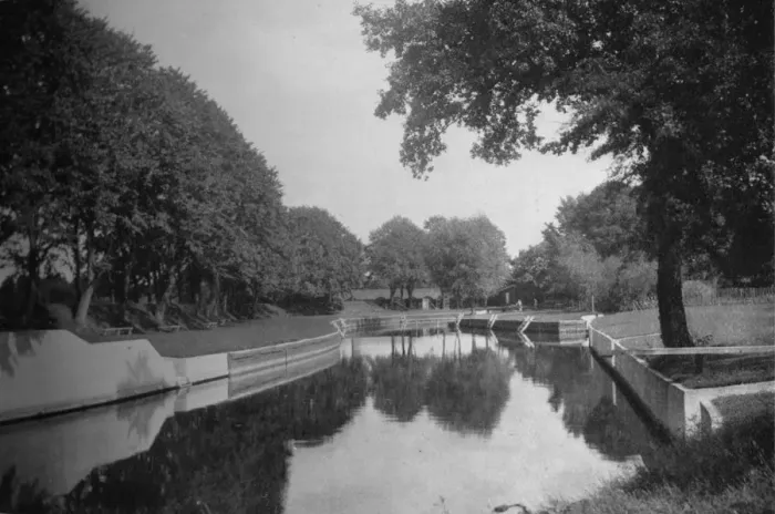 Framed Print : Cuckoo Weir, 1935. Artists: Mr Mundy, Hills and Saunders Framed Print : Cuckoo Weir, 1935. Artists: Mr Mundy, Hills and Saunders