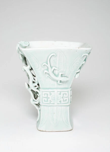 Cup in the Shape of an Archaic Bronze Vessel with Lizards, Qing dynasty (1644-1911)
