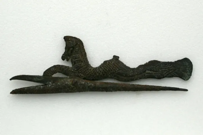 Framed Print : Curling Iron or Hair Crimper, Egypt, New Kingdom, Dynasty 18 (1550-1292 BCE) Framed Print : Curling Iron or Hair Crimper, Egypt, New Kingdom, Dynasty 18 (1550-1292 BCE)