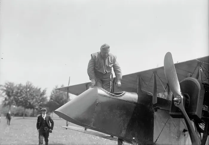 Framed Print : Curtiss Airplane Tests And Demonstrations; Twin Engine Biplane, Potomac Park, 1916. Creator: Harris & Ewing. Curtiss Airplane Tests And Demonstrations; Twin Engine Biplane, Potomac Park, 1916. Creator: Harris & Ewing Framed Print : Curtiss Airplane Tests And Demonstrations; Twin Engine Biplane, Potomac Park, 1916. Creator: Harris & Ewing. Curtiss Airplane Tests And Demonstrations; Twin Engine Biplane, Potomac Park, 1916. Creator: Harris & Ewing