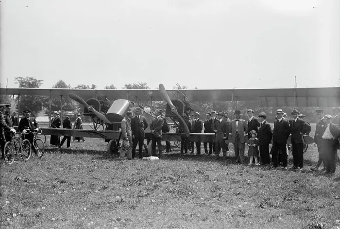 Framed Print : Curtiss Airplane Tests And Demonstrations; Twin Engine Biplane, Potomac Park, 1916. Creator: Harris & Ewing. Curtiss Airplane Tests And Demonstrations; Twin Engine Biplane, Potomac Park, 1916. Creator: Harris & Ewing Framed Print : Curtiss Airplane Tests And Demonstrations; Twin Engine Biplane, Potomac Park, 1916. Creator: Harris & Ewing. Curtiss Airplane Tests And Demonstrations; Twin Engine Biplane, Potomac Park, 1916. Creator: Harris & Ewing