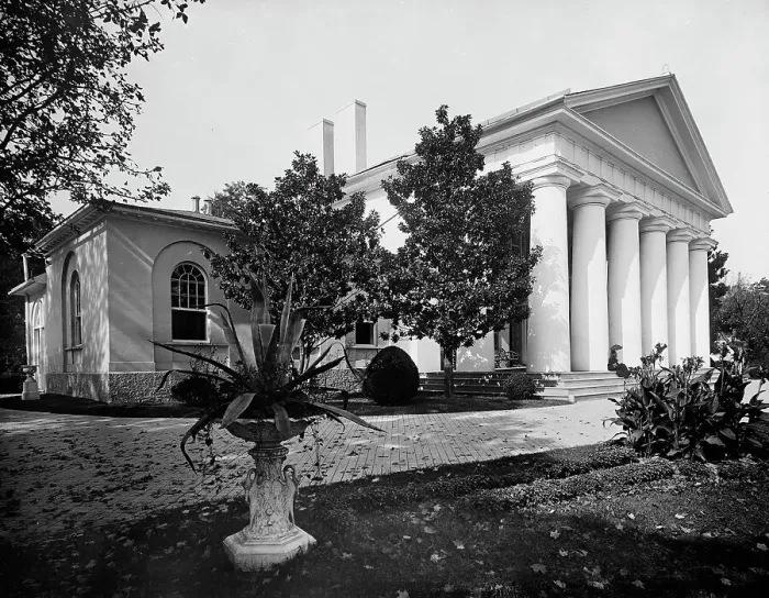 Framed Print : The Custis-Lee Mansion (i.e. Arlington House, the Robert E. Lee Memorial), Arlington, Va. (1900?). Creator: Unknown Framed Print : The Custis-Lee Mansion (i.e. Arlington House, the Robert E. Lee Memorial), Arlington, Va. (1900?). Creator: Unknown