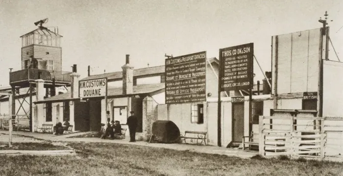 Framed Print : The Customs Office at London Airport, 1925 Framed Print : The Customs Office at London Airport, 1925