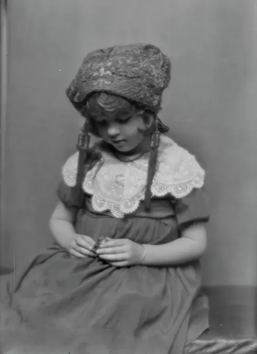 Framed Print : Cuthbert, Salanne, daughter of Mrs. Cuthbert (Mrs. Wentworth), portrait photograph, 1912 Nov. 16. Creator: Arnold Genthe Framed Print : Cuthbert, Salanne, daughter of Mrs. Cuthbert (Mrs. Wentworth), portrait photograph, 1912 Nov. 16. Creator: Arnold Genthe