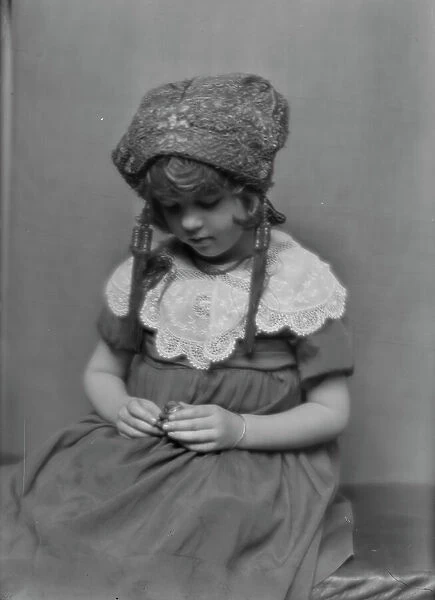 Cuthbert, Salanne, daughter of Mrs. Cuthbert (Mrs. Wentworth), portrait photograph, 1912 Nov. 16. Creator: Arnold Genthe