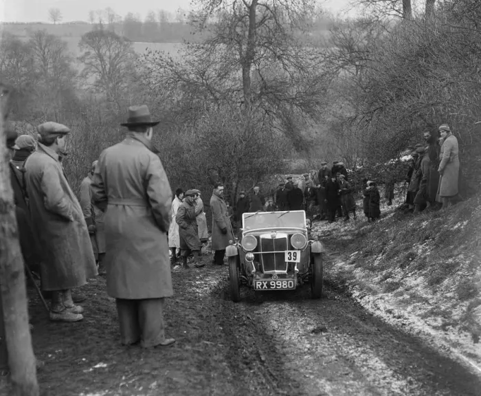 Framed Print : Cycle-winged MG J2 of JR Temple competing at the Sunbac Colmore Trial, Gloucestershire, 1933 Framed Print : Cycle-winged MG J2 of JR Temple competing at the Sunbac Colmore Trial, Gloucestershire, 1933