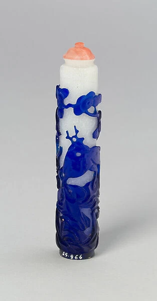 Cylindrical Snuff Bottle with Deer and Crane amidst Pine, Qing dynasty (1644-1911)