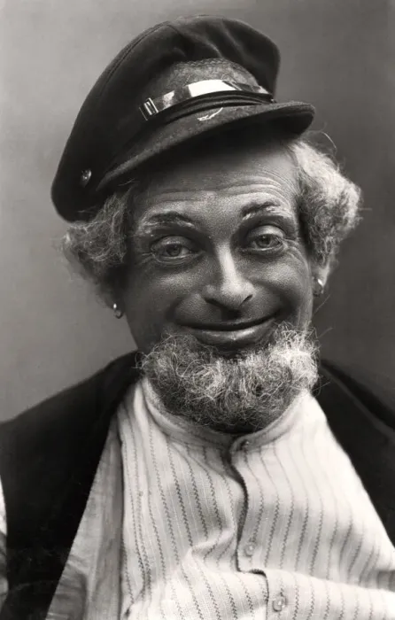 Framed Print : Cyril Maude (1862-1951), English actor and theatre manager, 1906. Artist: Rotary Photo Framed Print : Cyril Maude (1862-1951), English actor and theatre manager, 1906. Artist: Rotary Photo