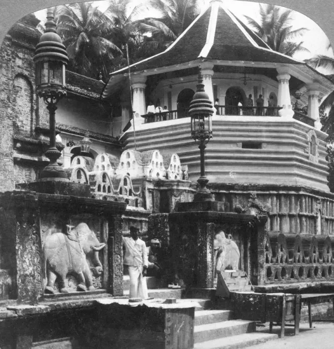 Framed Print : Dalada Maligawa, Palace of Buddhas Tooth, Kandy, Sri Lanka, 1902. Artist: Underwood & Underwood Framed Print : Dalada Maligawa, Palace of Buddhas Tooth, Kandy, Sri Lanka, 1902. Artist: Underwood & Underwood